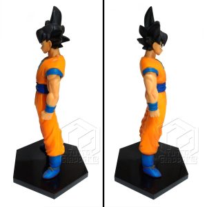 Dragon Ball statuetta di Goku in piedi pronto allo scontro 3 tuttogiappone